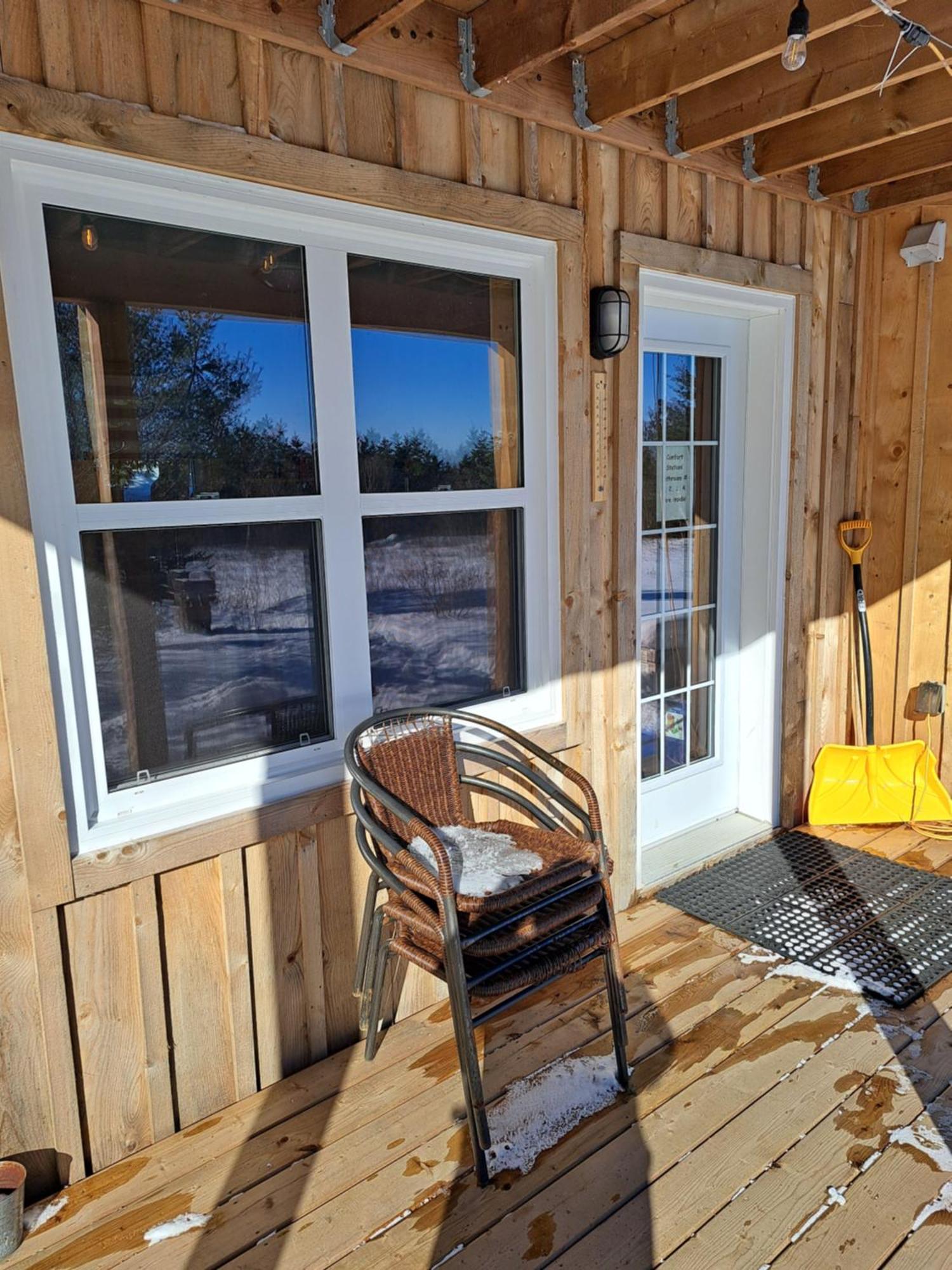 The Zzzzmoose Hotel Birch Plain Exterior photo